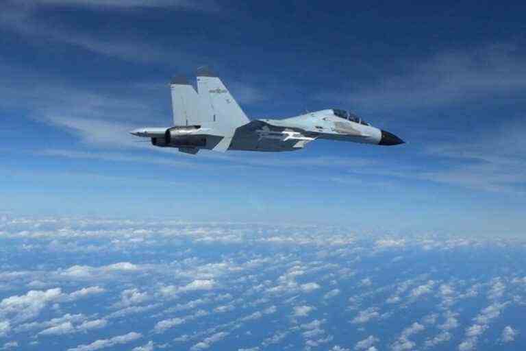 Near miss collision between Chinese and American military planes