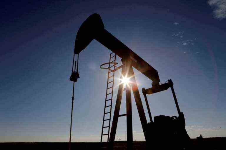 Oil calmly ends a turbulent year