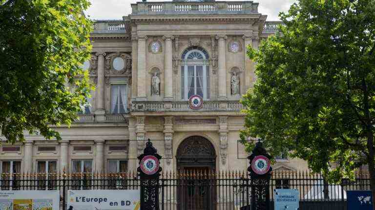 One hundred additional positions will be granted to French diplomacy, after an unprecedented protest movement