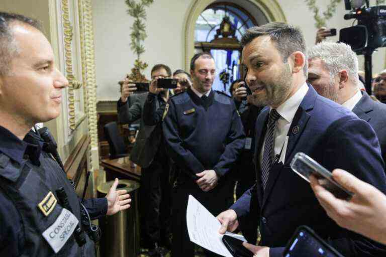 PQ members turned back at the entrance to the Blue Room