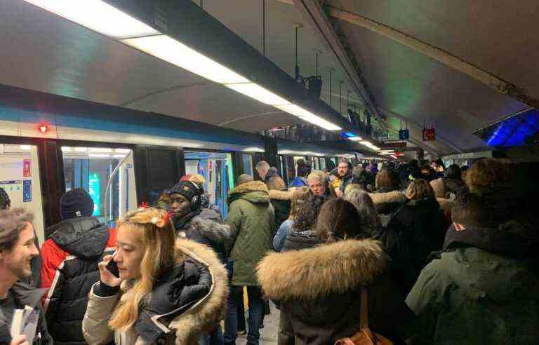 Part of the Montreal metro shut down during rush hour