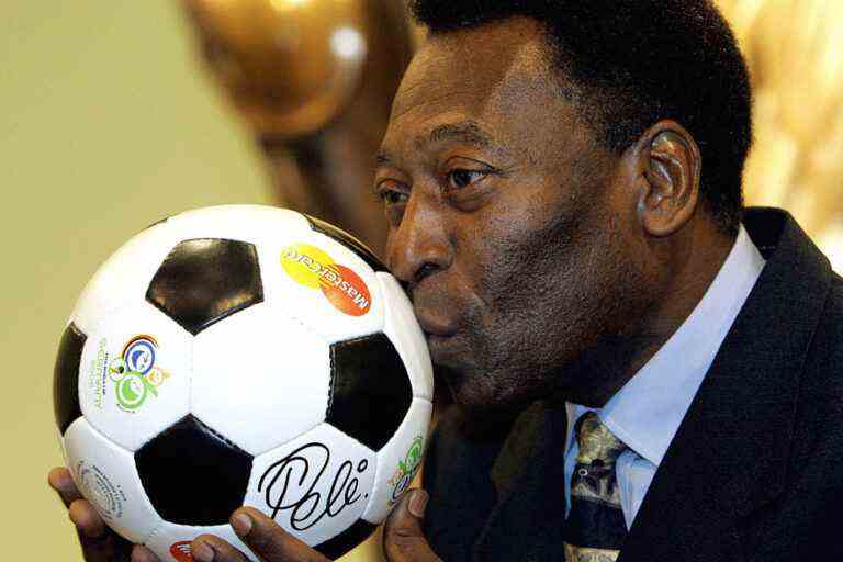 Pelé’s family almost complete at his bedside