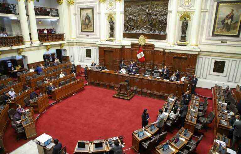 Peru: Congress advances elections to April 2024 to get out of the crisis