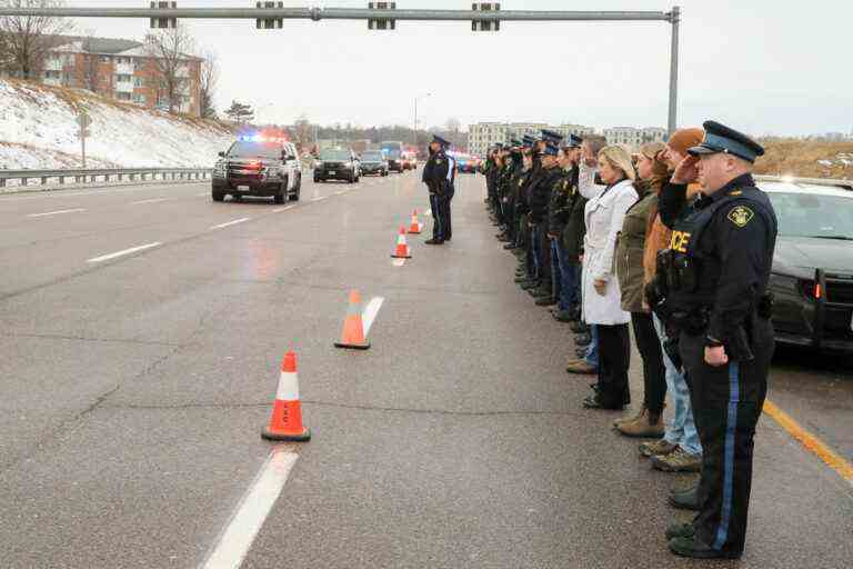 Police officer killed in Ontario |  A long funeral procession pays tribute to agent Greg Pierzchala