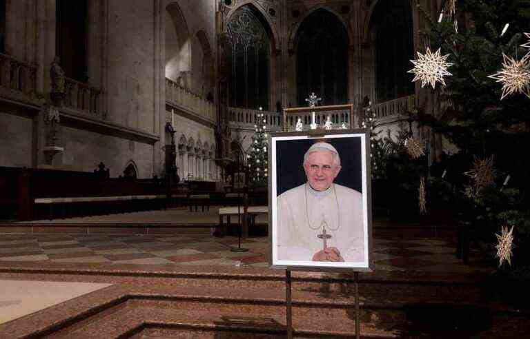 Preparing the funeral of an ex-pope, a first in the Vatican