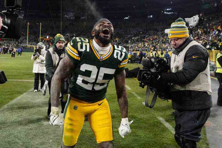 Rams 12 – Packers 24 |  Packers keep hopes of making playoffs