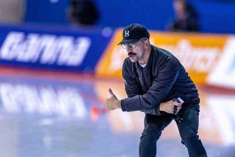 Speed ​​Skating |  A coach fast on his skates