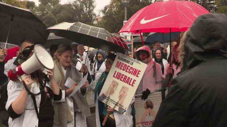 Strike: doctors close their practices for two days