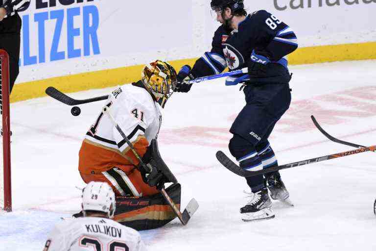 Sunday in the NHL |  Jets come from behind and beat Ducks