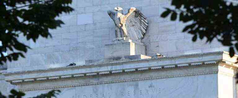 The Fed raises its rate by half a point, and further cuts its growth forecast