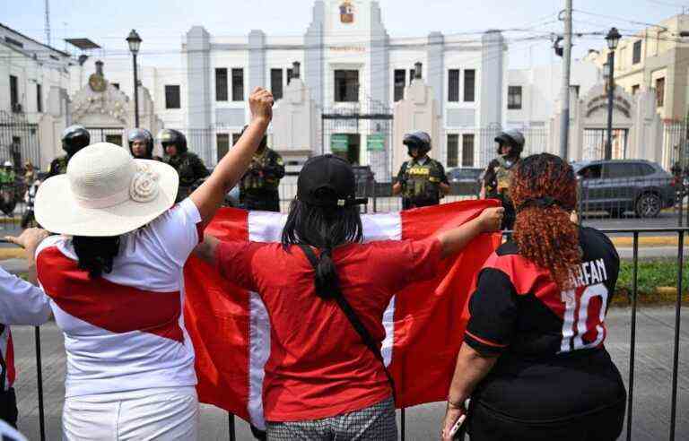 The Peruvian Parliament impeaches President Castillo, ignoring his dissolution by the head of state