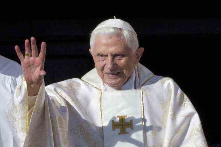 The Pope announces that Benedict XVI is “gravely ill”