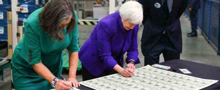 The greenback for the first time signed by two women