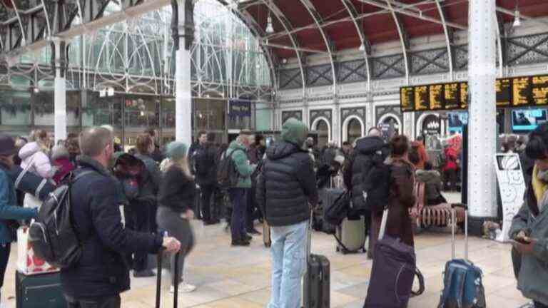 United Kingdom: Boxing Day disrupted by an unprecedented strike