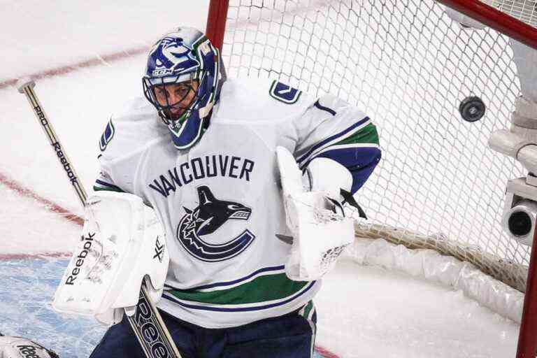 Vancouver Canucks |  Roberto Luongo will be added to the Ring of Honor next season