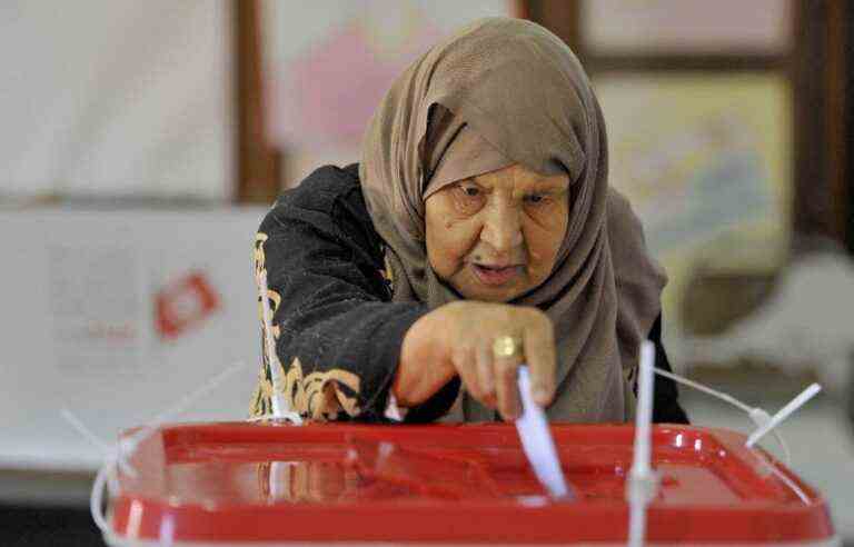 Very low attendance to elect a Parliament with a limited role in Tunisia