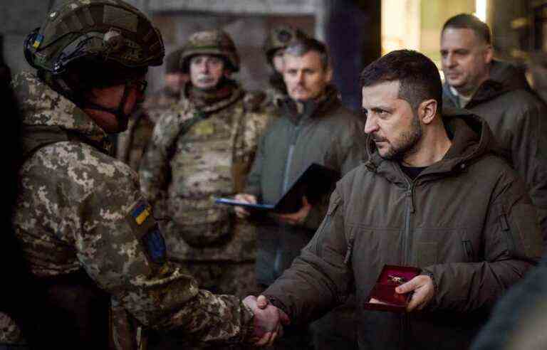 War in Ukraine: President Zelensky goes to Bakhmout, the hottest point on the front