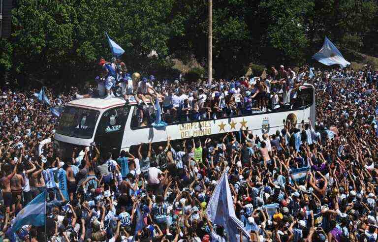 World Cup 2022: Fans celebrate the return of Argentina soccer team players