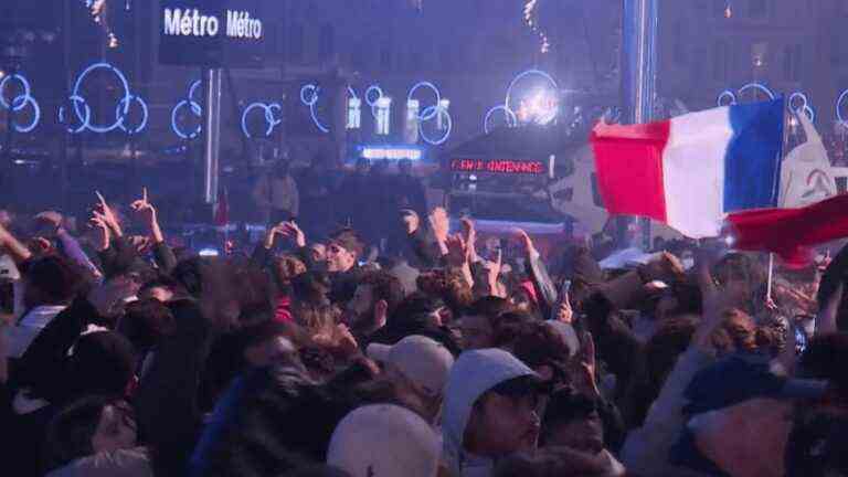 World Cup 2022: in Marseille, supporters ignite the old port