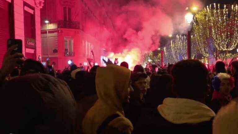 World Cup 2022: supporters celebrate the qualification in the final of the Blues