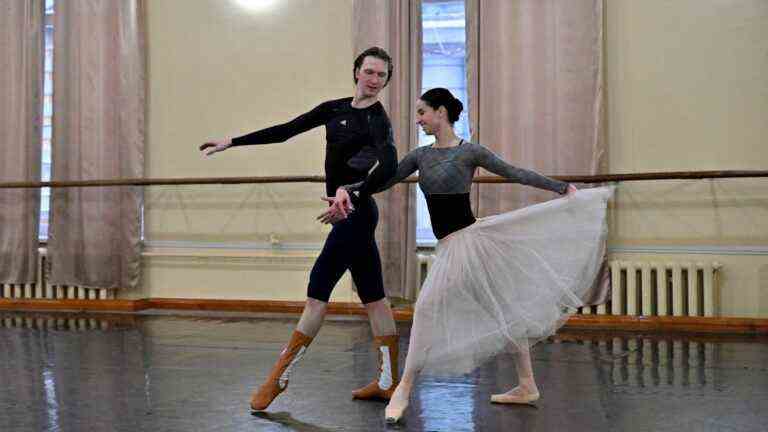 behind the scenes of the Parisian show of the troupe of the National Opera of Ukraine