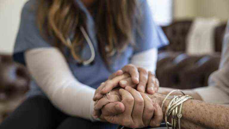 debates organized in hospitals to inform and question the evolution of the law