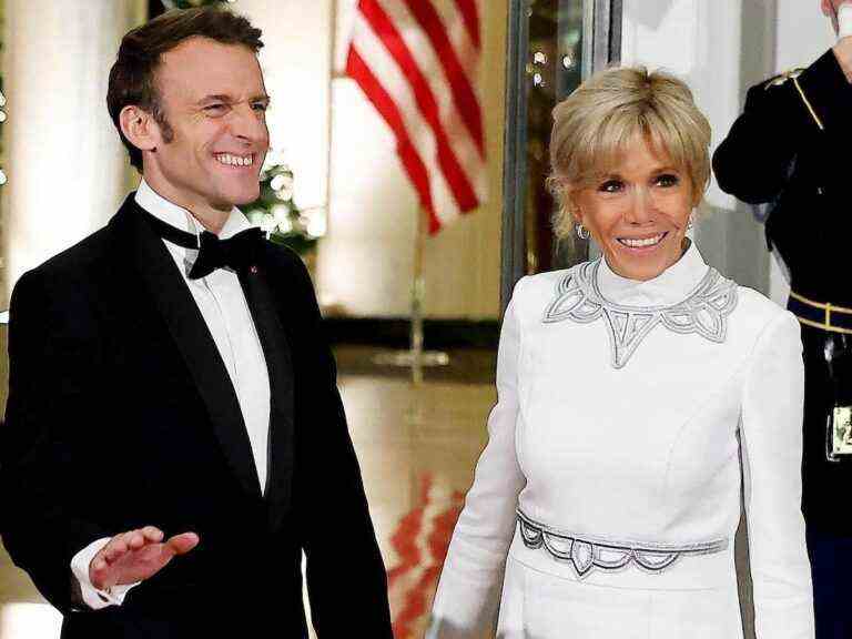 her white dress split on the side makes Emmanuel Macron lose his head!