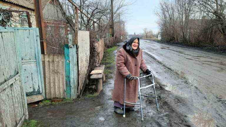 in the Donbass, a babushka supports “her dear Ukraine”