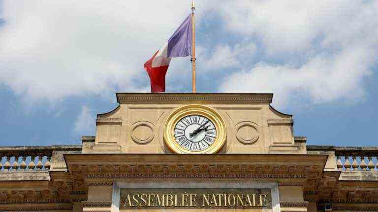 rally in front of the National Assembly against the “hostile” policy of the government