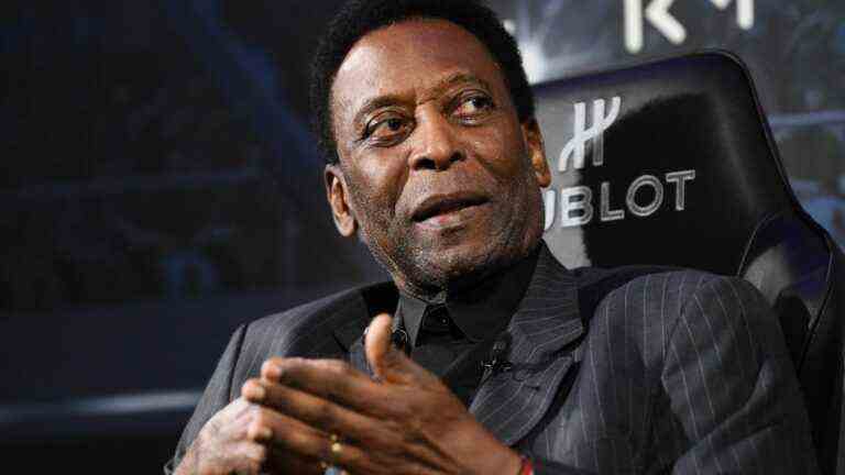 relatives of Brazilian legend Pelé gather at his bedside in hospital