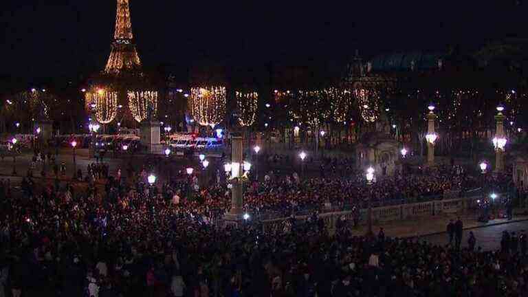 supporters prepare to welcome the Blues on the Place de la Concorde