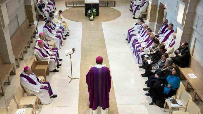 the French bishops create a canonical tribunal with national jurisdiction