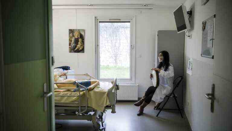 the Théâtre de la Ville “brings poetry into the hospitals of Paris”