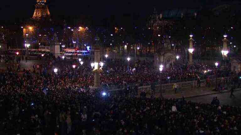 the players expected around 8:30 p.m. on the Place de la Concorde