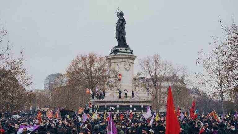 the suspect presented to a judge, a white march brings together several hundred people in Paris