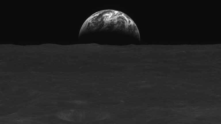 South Korea’s first lunar probe transmits images of Earth and Moon