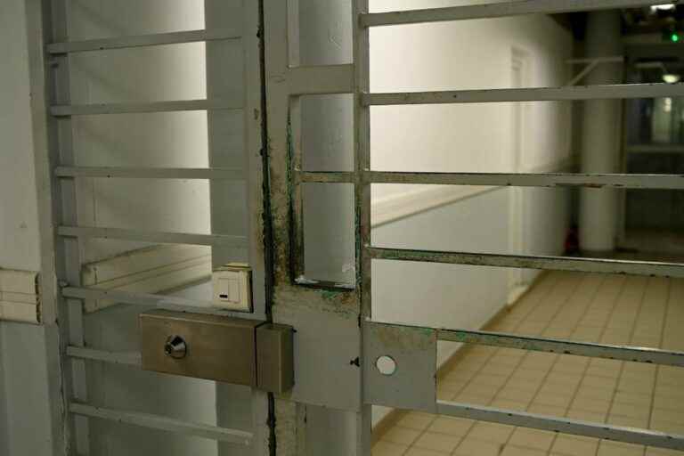 A man killed with his bare hands by his co-detainee in a Loire prison