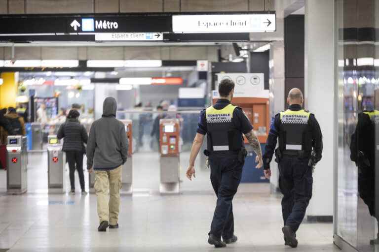 An irritating gas disrupts the metro at rush hour