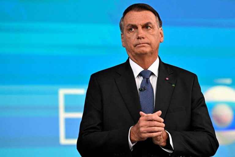 Bolsonaro applies for a visa to stay six months in the United States