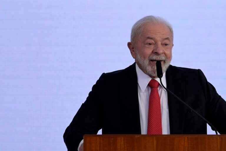 Brazil |  Lula visits Argentina for his first trip as president