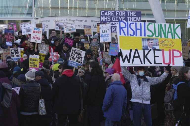 British nurses on strike again for pay rises