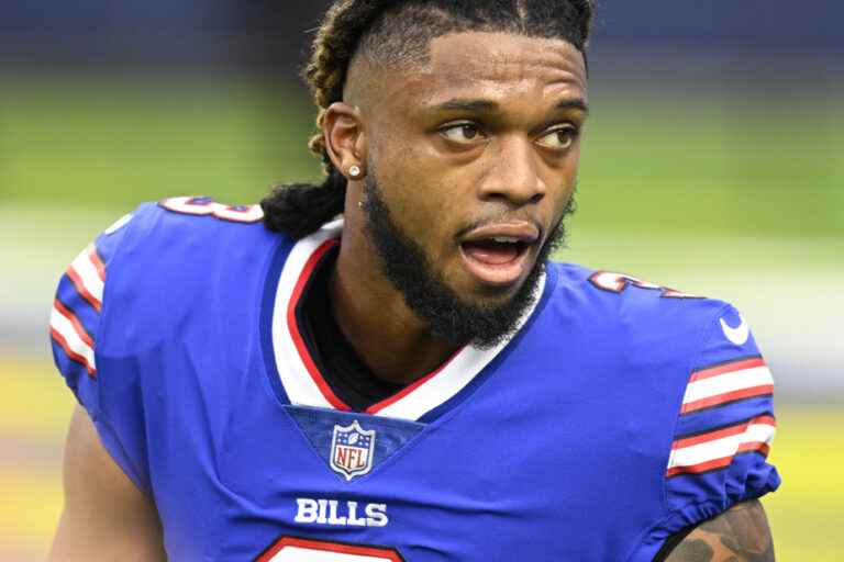 Buffalo Bills |  Damar Hamlin spoke with his teammates