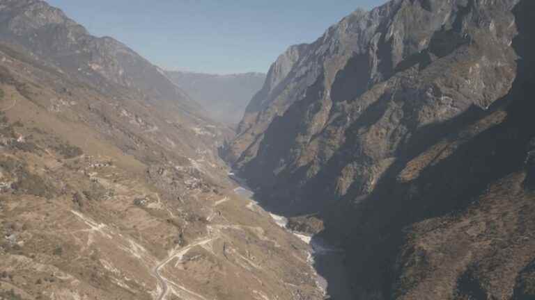 China: discovering the dizzying Tiger Leaping Gorge