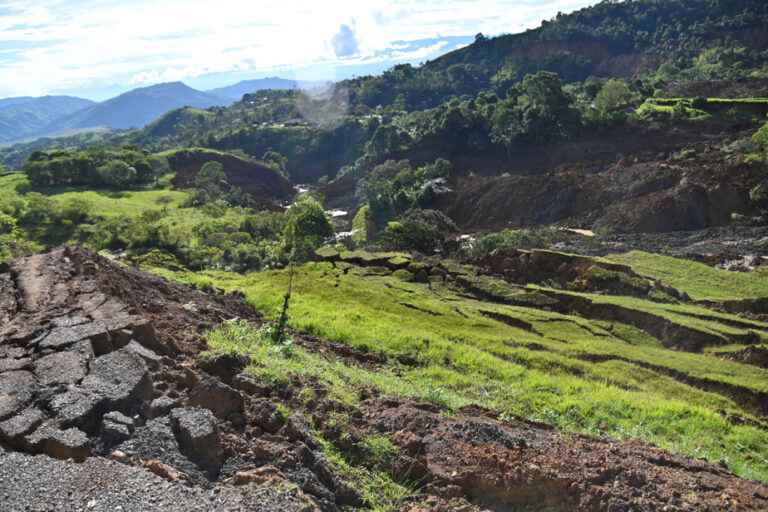 Colombia |  The main road with the Equator cut off by a landslide