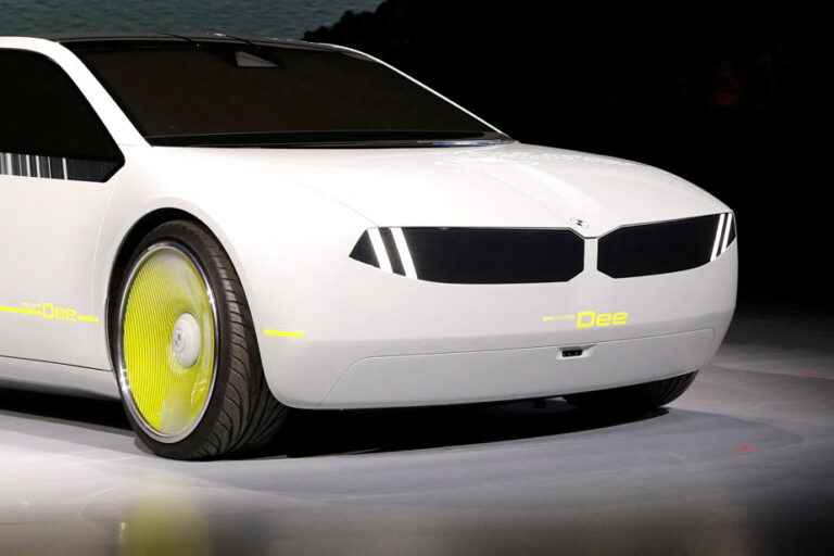 Consumer Electronics Show |  BMW unveils prototype car that can change color