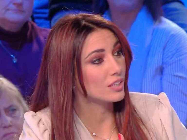 Delphine Wespiser displays a new hair color in “TPMP” but ends up admitting on set that she can’t stand it!