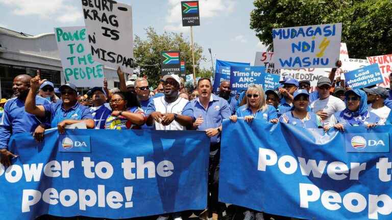 Demonstrations in South Africa against the power cuts that paralyze the country