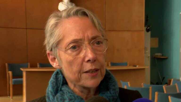 Elisabeth Borne defends her project in Calvados