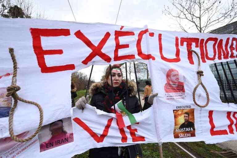 European Parliament |  12,000 people in support of protests in Iran