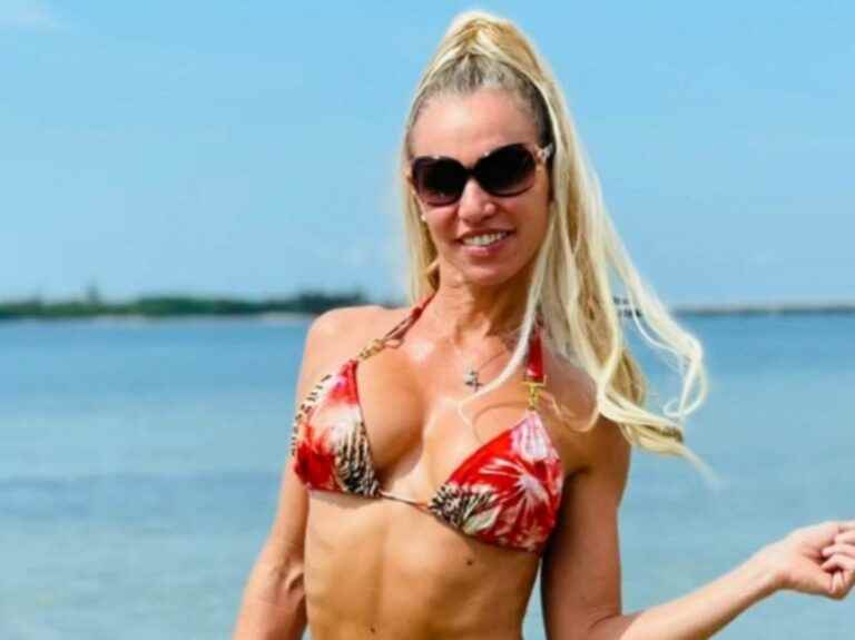 Ex-star of “Marseillais”, her breast implant explodes, silicone flows inside her body!